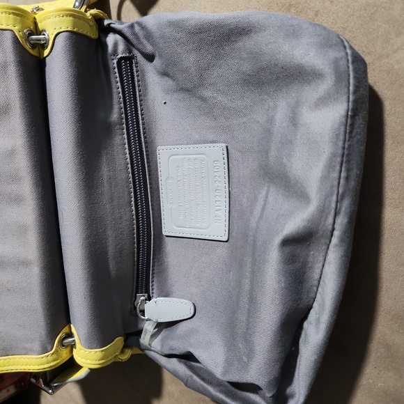 💥💥💥Coach Vintage Legacy Gray Yellow Archival Leather Willis Crossbody Y2K - Picture 10 of 12